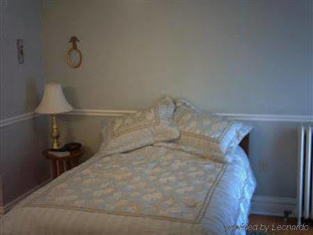 Four Creeks Bed & Breakfast Girard Номер фото