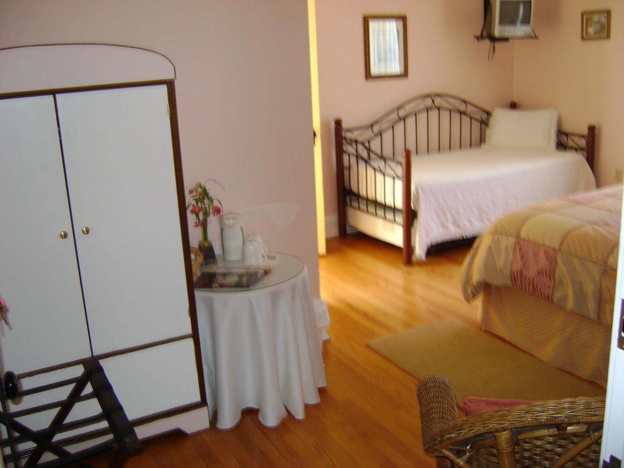 Four Creeks Bed & Breakfast Girard Экстерьер фото
